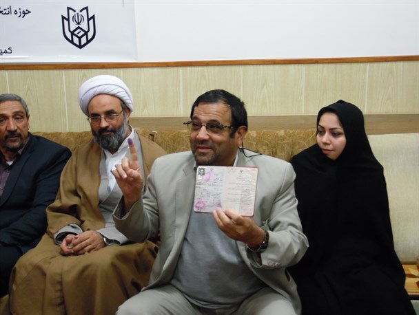 استاندار اسبق یزد از حوزه انتخابیه تفت و میبد ثبت نام کرد