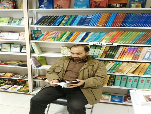 حضور دغدغه مندان ارزشی در عرصه کتاب کم رنگ است/توان مالی ضعیف ناشران برای تبلیغات گسترده