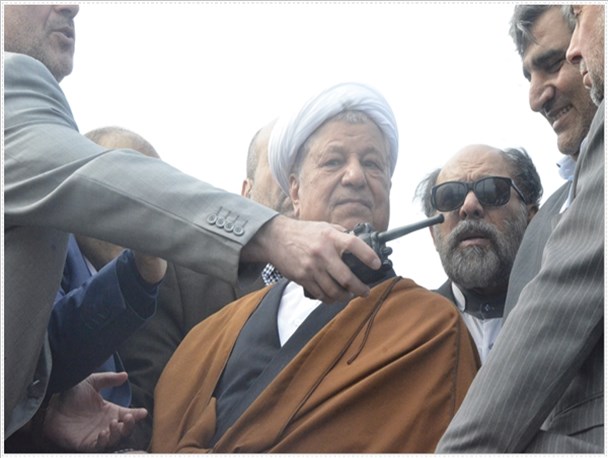اعتراف هاشمی به ناکارآمدی دولت در بخش اشتغال/ بگذارند با دنیا در تعامل باشیم/ برخورد شدید با بخشدار خارگ+ تصاویر
