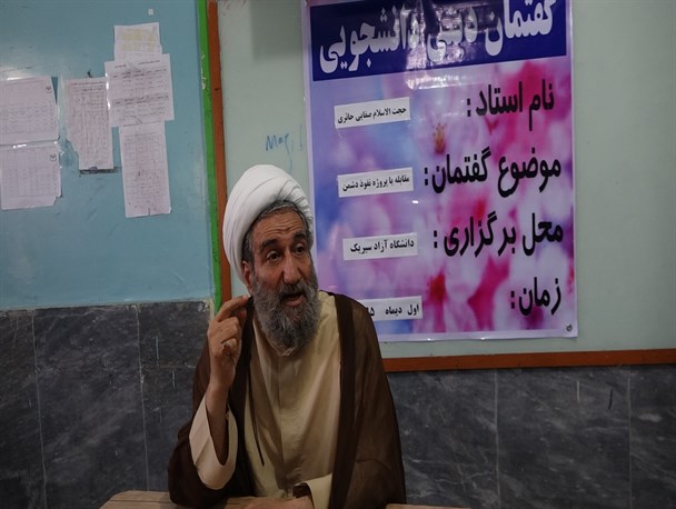 گفتمان دینی نقش مهمی در تبیین دستاوردهای انقلاب اسلامی به جوانان دارد