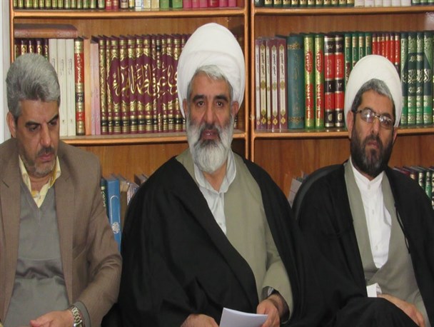 کمیته امداد بادرود بهترین خدمات را ارائه داده است/ فرهنگ زکات در جامعه ترویج شود
