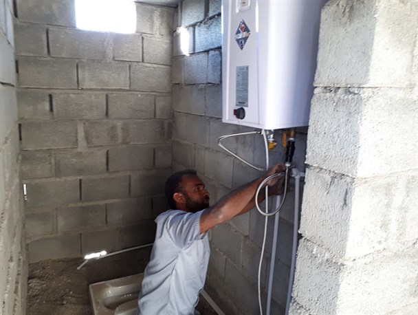 ساخت حمام و سرویس بهداشتی برای خانواده مینابی پس از 30 سال محرومیت