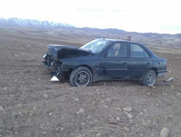 2 کشته براثر واژگونی پژو در جاده نهاوند+ عکس