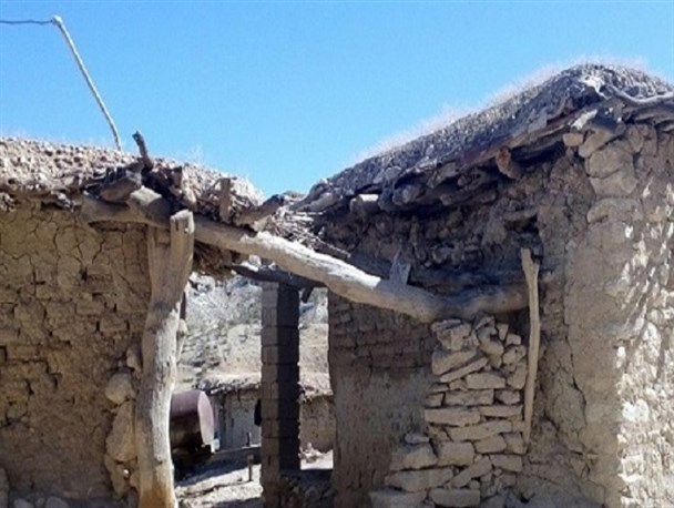 ویرانی خانه ها کابوس شبانه اهالی روستای مشایخ ممسنی/ ۱۷ سال وعده، روستا را به سوی متروکه شدن کشاند