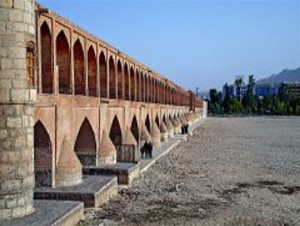 نشست سی و سه پل تکذیب شد/ خشکسالی و مترو خوره ای به جان میراث اصفهان