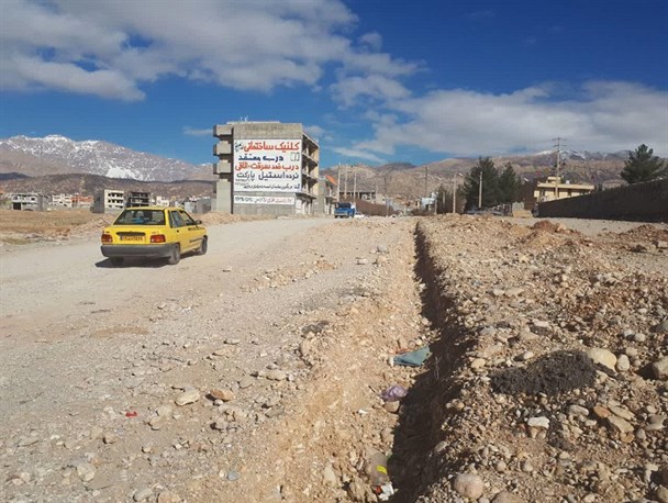 جاده خاکی در پایتخت طبیعت که صدای شهروندان را در آورد/جاده منتهی به گلزار شهدای یاسوج همچنان در حسرت آسفالت+تصاویر