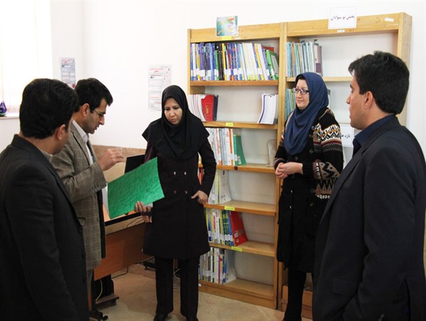 بازدید سرزده مدیرکل کتابخانه‌های عمومی یزد از کتابخانه روستایی مهر بهادران مهریز