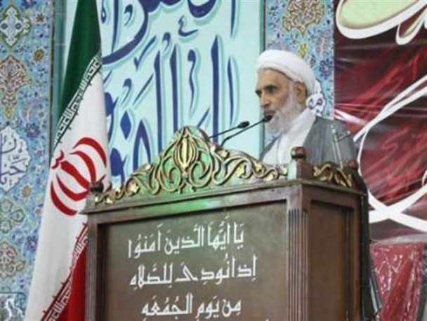 به کسی رای دهید که مقابل استکبار دست تسلیم بلند نکند