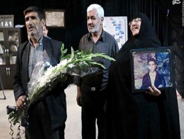 حسینعلی به خوابم آمد و گفت من در کنار شما هستم
