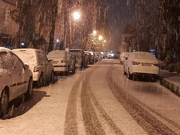 بارش برف زمستانی در گیلان/ مردم از ترددهای غیرضروری در محورهای مواصلاتی پرهیز کنند + فیلم