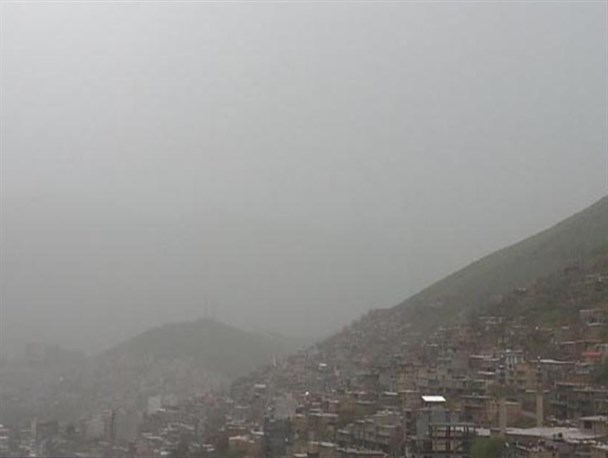 گرد و غبار شهرستان پاوه را فرا گرفت