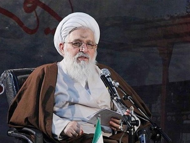 دشمن از برخی لیست ها حمایت می کند/ آمریکا و انگلیس بنا دارند از راه انتخابات نفوذ کنند