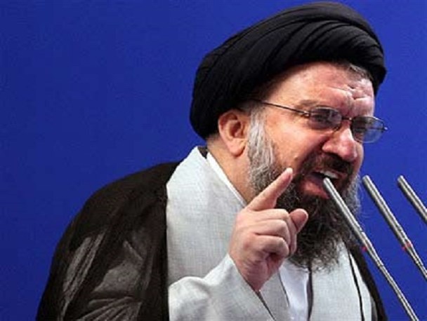 آیت الله خاتمی خار چشم دشمنان داخلی و خارجی است/ می خواهند زبانهای گویای ولی امر مسلمین را قطع کنند
