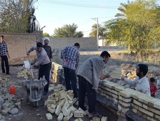 اقدام جهادی امام جماعت در تعمیر مدرسه + تصاویر