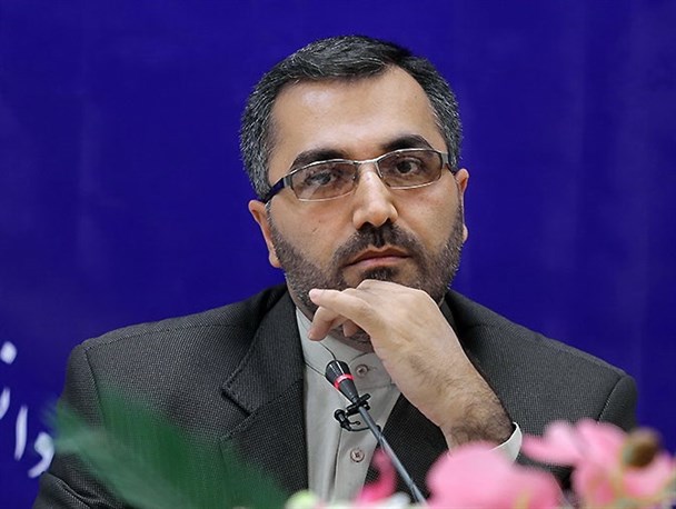 دانشجویان در روشنگری جامعه و تبیین ارزش های انقلاب تلاش کنند