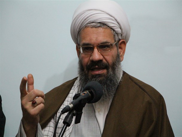 کاندیداهایی که دشمن از آنها تعریف می کند جاده صاف کن نفوذ هستند/ نباید به خاطر رد کاندیدای مورد علاقه مان بگوییم ظلم شده است