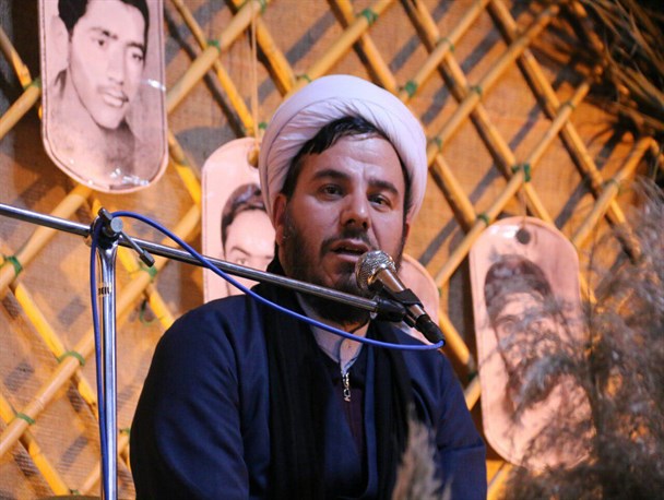 شهدا حاصل تربیت مادران انقلابی هستند/بامذاکره نمی توان از مرزها دفاع کرد