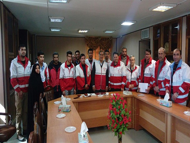 فرماندار جدید سپیدان عضو داوطلب هلال احمر شد