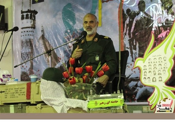 شهدا ایستادگی را به ما یاد داده اند/دشمن به دنبال جایگزین کردن روحیه رفاه طلبی به جای روحیه انقلابی است