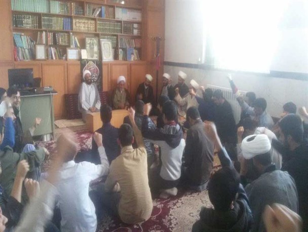 طلاب وروحانیون شهرستان سرایان درواکنش به سخنان استاندارتجمع نمودند/تصاویر