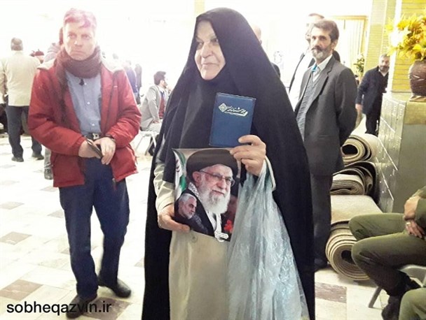 مشکلات اقتصادی با عدم‌ شرکت در انتخابات حل نمی‌شود