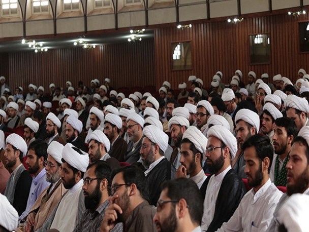 علما نقش کلیدی در پیروزی انقلاب داشتند/ مسئولین حوزه برای مقابله با انقلاب زدایی در حوزه علمیه برنامه ریزی دقیق داشته باشند