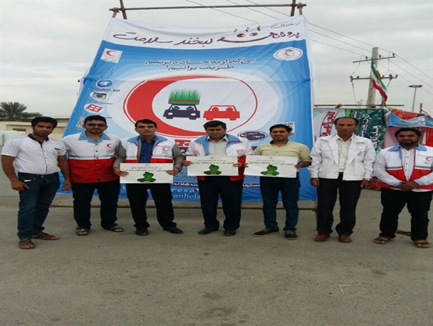 پیشتازی خدمت رسانی جوانان هلال احمر سیریک به 3200 مسافران نوروزی
