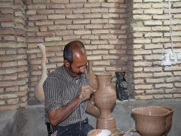 فعالان صنایع دستی باید به سمت و سوی نو آوری و نیاز سنجی بازار بپردازند