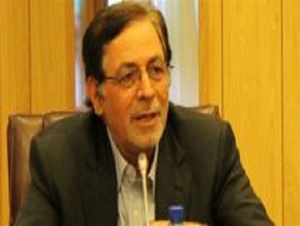 سرمایه گذاری را به سمت عدم وابستگی به خارج بکشانیم/ قاچاق ریشه مملکت را می سوزاند