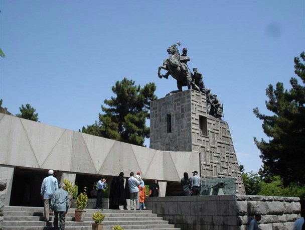 آرامگاه نادرشاه افشار مجموعه‌ای تاریخی و باستانی در مجاورت حرم رضوی