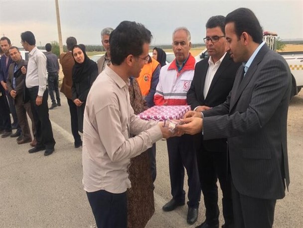 استقبال مسئولین از مهمانان نوروزی در اهرم+ تصاویر