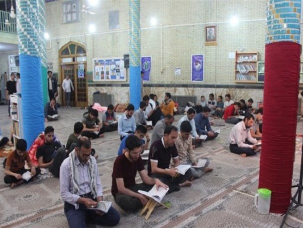 تصاویری از مراسم معنوی اعتکاف در مسجد صاحب الزمان (عج) انار