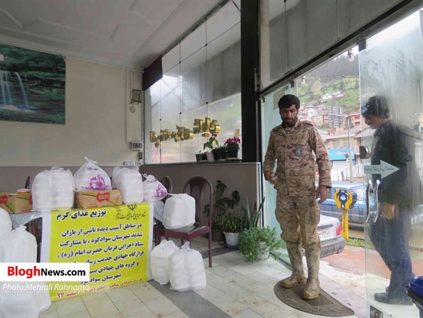 کمک خادمیاران رضوی به سیل‌زدگان مازندران