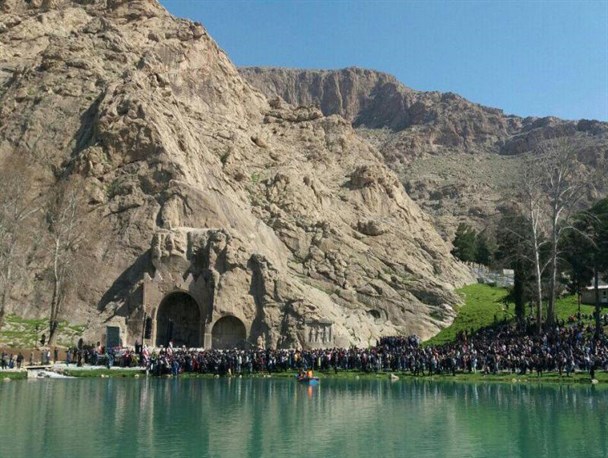 جشنواره ملی آئین‌های نوروزی در طاقبستان کرمانشاه
