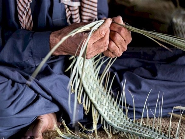 سیس بافی؛ هنری از تار و پود نخل‌های سر به فلک کشیده شرق استان کرمان