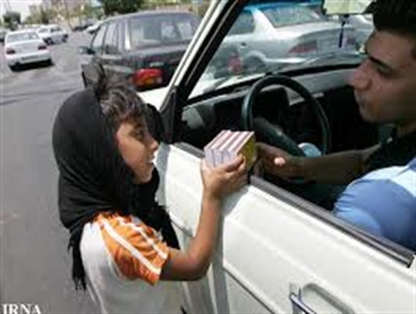 انصراف اجباری از یارانه برای دختر دوازده ساله ای که تا نیمه شب منتظر تنها برادرش می ماند!