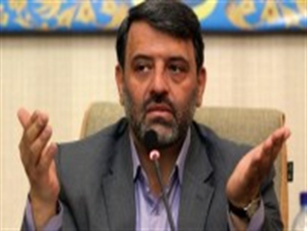آب زاینده رود با غوغاگری و پلاکارد دست گرفتن بر نمی‌گردد