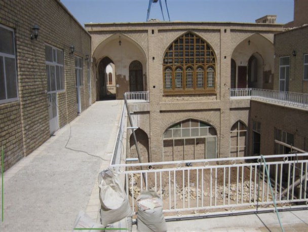مراحل پایانی طرح توسعه و مرمت مدرسه خان در حال اجرا است