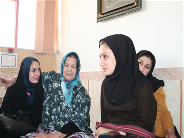 بازدید دانشجویان دانشگاه آزاد اسلامی از خانه یاس سفید