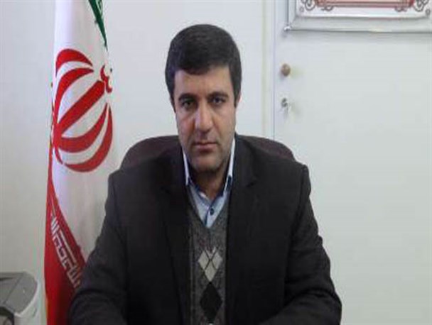 تانکر های آب رسانی  در نقاط مختلف هرسین عملیات آبرسانی را انجام می دهند