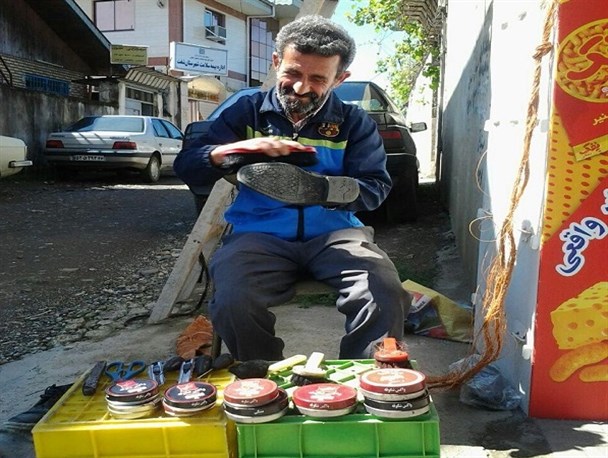 کسی به داد نارنجی پوشان شهر بی شهردار شفت نرسید / همان بهتر که رفتگران به واکس زنی مشغول شوند!