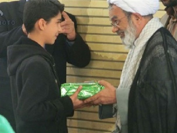 «مرگ بر آمریکا» توسط خواننده نوجوان خمینی شهری ساخته می شود