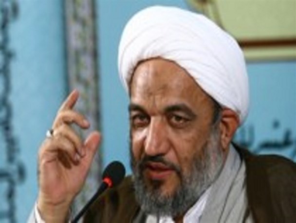 اعتکاف فرصت پیدا کردن خود است/ معتکفین به همه مسئولین دعا کنند
