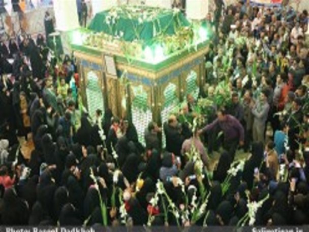 گلباران حرم مطهر امامزاده احمد(ع) تیران/ تصاویر