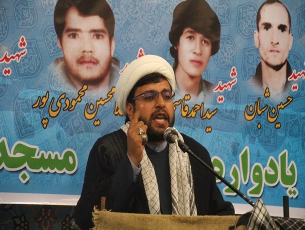 عدم ورود طلاب و فرمانده بسیج به مدارس، صدای امام جمعه قهستان را درآورد/ آموزش و پروش از چه می ترسد؟