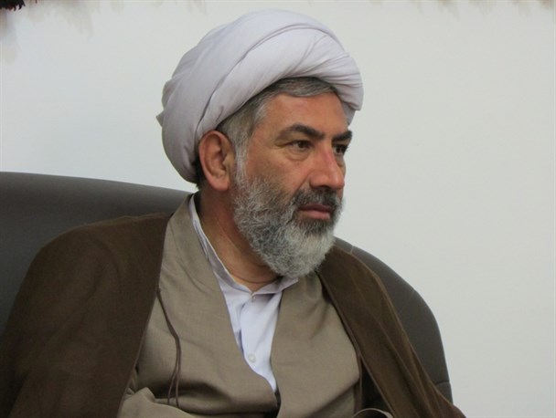 اگر حوزه علمیه یا طلبه ای خود را از مسائل نظام کنار بکشد، ننگ است