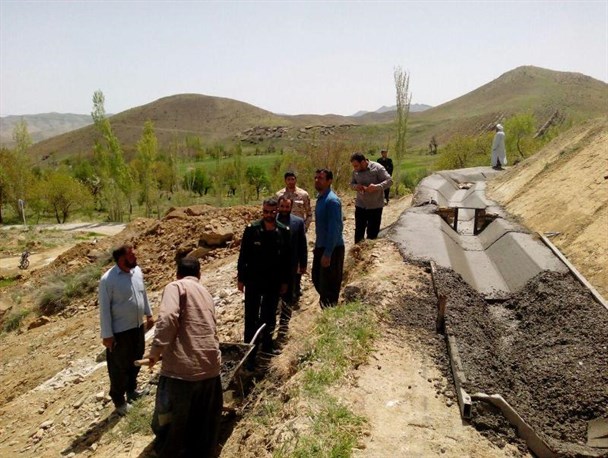 اجرای پروژه کانال آبرسانی به مزارع روستای کسرآصف+ عکس