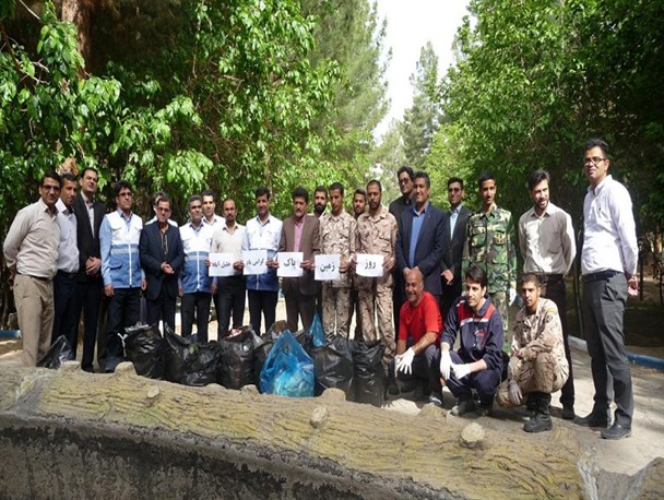 پاکسازی پارک جنگلی خلیل آباد به مناسبت روز زمین پاک