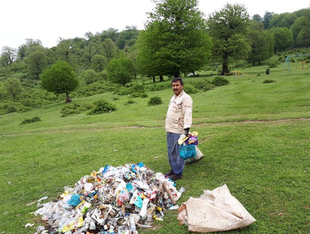 پاک سازی پارک جنگلی روستای کمرلی در روز زمین پاک+تصاویر
