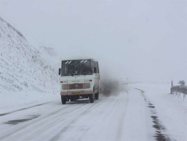 محور کندوان برفی است/پرهیز از سفرهای غیرضروری در محورهای کوهستانی